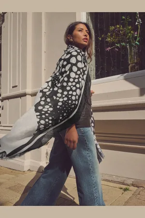 Next /White Lightweight Scarf