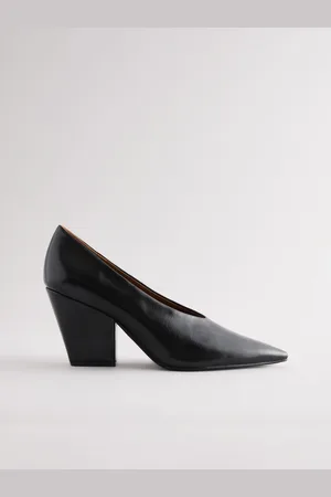 Next Standard Fit Forever Comfort Point Toe Block Courts