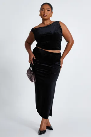 Quiz Curve Velvet Twisted Top