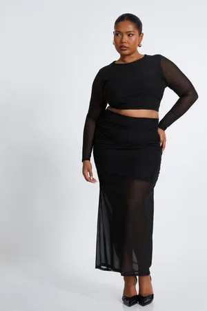 Quiz Curve Mesh Crop Top