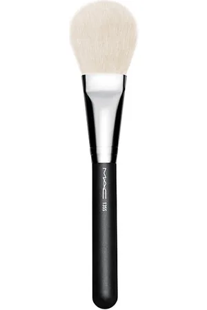 Mac 135S Large Flat Powder Brush