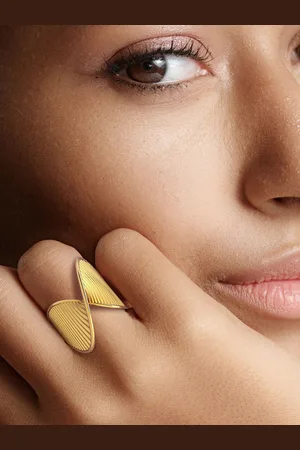 stylewe 18k gold striped twist ring niche unique design asymmetrical ring