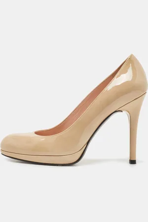 Stuart Weitzman Patent Leather Round Toe Pumps Size 37.5