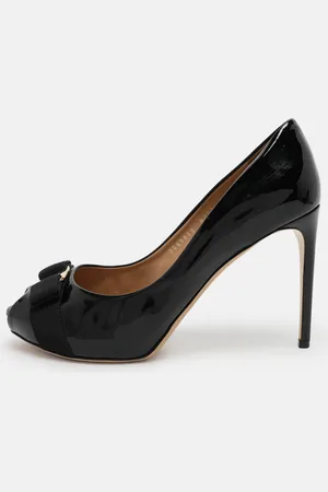 Salvatore Ferragamo Patent Leather Vara Bow Pumps Size 40
