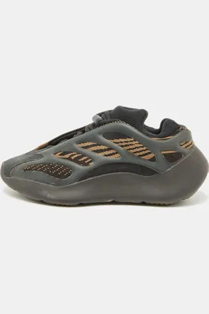 adidas Mesh and Polyurethane 700 V3 Clay Sneakers Size 37 1/3
