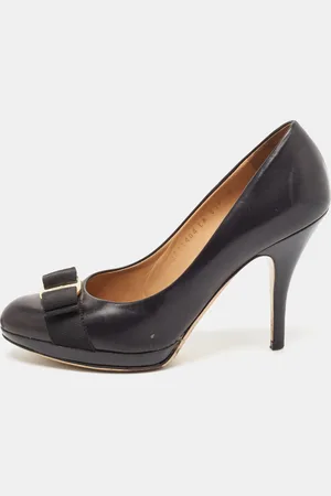 Salvatore Ferragamo Leather Vara Bow Pumps Size 38.5