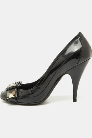 Burberry Patent Leather Buckle Detail Pumps Size 39