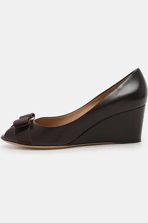 Salvatore Ferragamo Leather Vara Bow Wedge Pumps Size 38