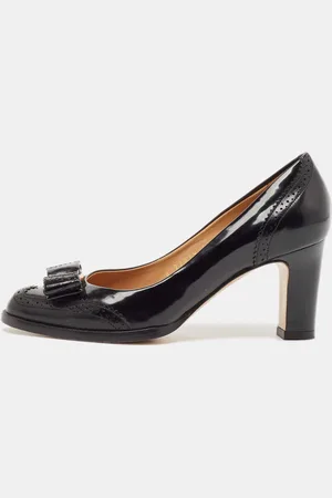 Salvatore Ferragamo Leather Brogue Vara Bow Pumps Size 35.5
