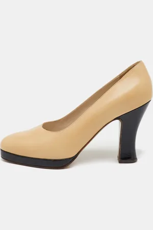 CHANEL Leather Vintage Round Toe Pumps Size 37.5