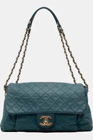 CHANEL Large Iridescent Calfskin Chic Quilt Flap