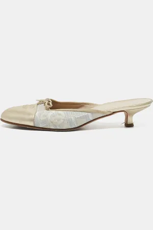 CHANEL /White Canvas and Leather CC Cap Toe Mules Size 38.5