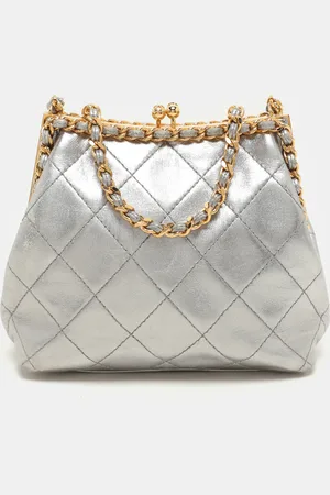CHANEL Quilted Leather Vintage CC Chain Detail Shoulder Bag