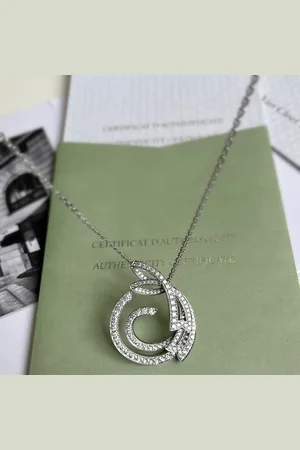 Van cleef 18K Gold Contes d