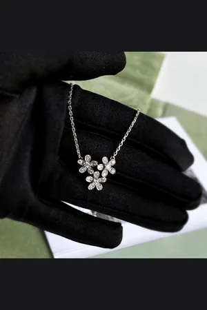 Van cleef 18K Gold and Diamond Socrate 3 Flower Pendant Necklace