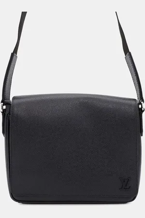 LOUIS VUITTON Noir Taiga Leather District Nv3 Size Pm