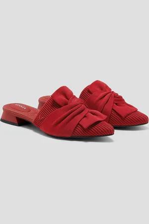 vivaia Pointed-Toe Knot Sandals (Yaffa Pro)